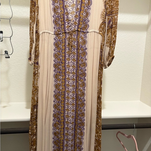 Elegant Cream and Purple Maxi Dress - Picture 2 of 4